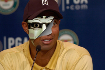 Many conspiracists have pointed to this photo as proof that Tiger Woods is a not a real man but a robotic hoax.