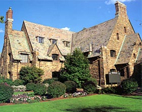 The English Tudor clubhouse gives Winged Foot its proper sense of haughty history.