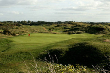 Burnham & Berrow Golf Club boasts a 19th-century Championship Course designed by Herbert Fowler, Harry Colt and Alister MacKenzie.