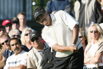 Eduardo Romero hits a chip shot during the 2009 Toshiba Senior Classic at Newport Beach Country Club.