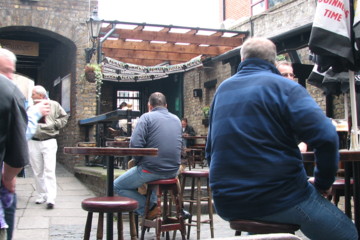 The Brazen Head is one of the few Dublin pubs with an outdoor patio.