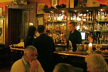 The friendly bar in the Kilspindie House Hotel is a favorite of locals and features an exceptional dinner menu. 