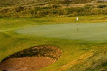 The bunkering at Doonbeg lends a classic feel to this newest of Ireland links golf courses.