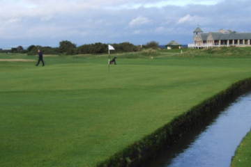 Drier weather and easier-to-get tee times make April a choice month for a St. Andrews golf vacation.