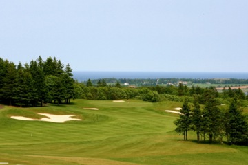 The ocean is in view from most spots on Glasgow Hills Resort & Golf Club, set on some of the island's highest ground. 