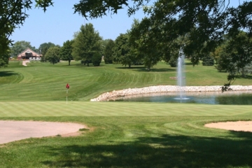 The 356-yard opening hole at Byron Hills is "parkland" golf to a tee.